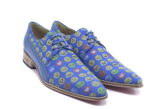 Modèle de chaussure Smiley fabriqué en Emoti Micro Azul Milan