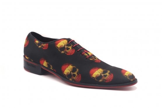 Zapato modelo Eloss, fabricado en 109 Raso Calavera