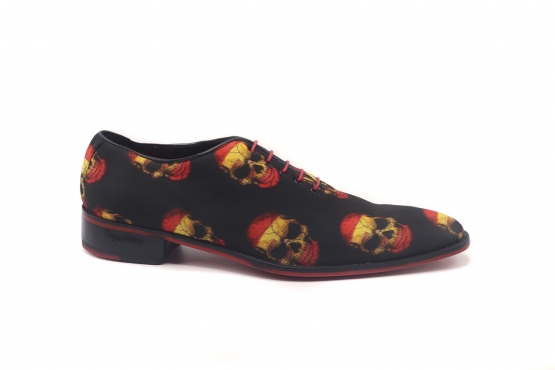 Zapato modelo Eloss, fabricado en 109 Raso Calavera